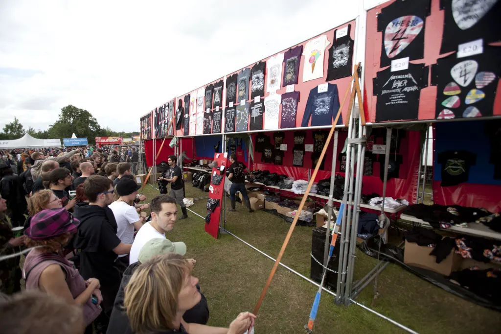 Festivalgoers and atmosphere at Sonisphere 2011